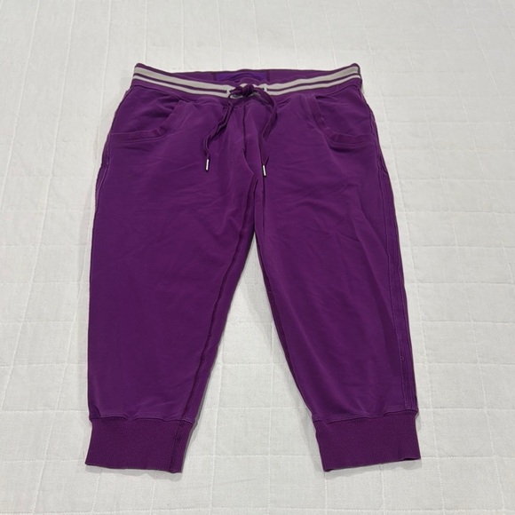 Lululemon Scuba Cropped Sweatpants - Picture 1 of 12